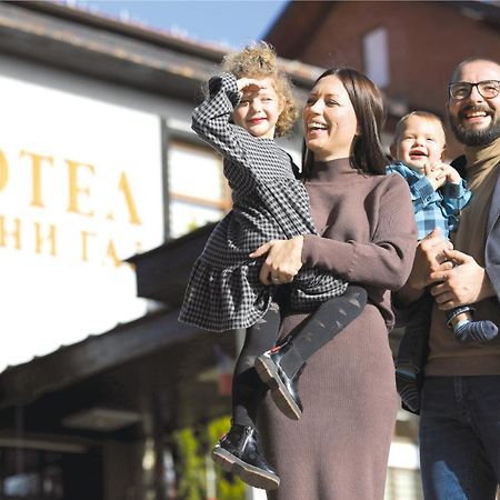 Hotel Ravni Gaj Knic Екстериор снимка