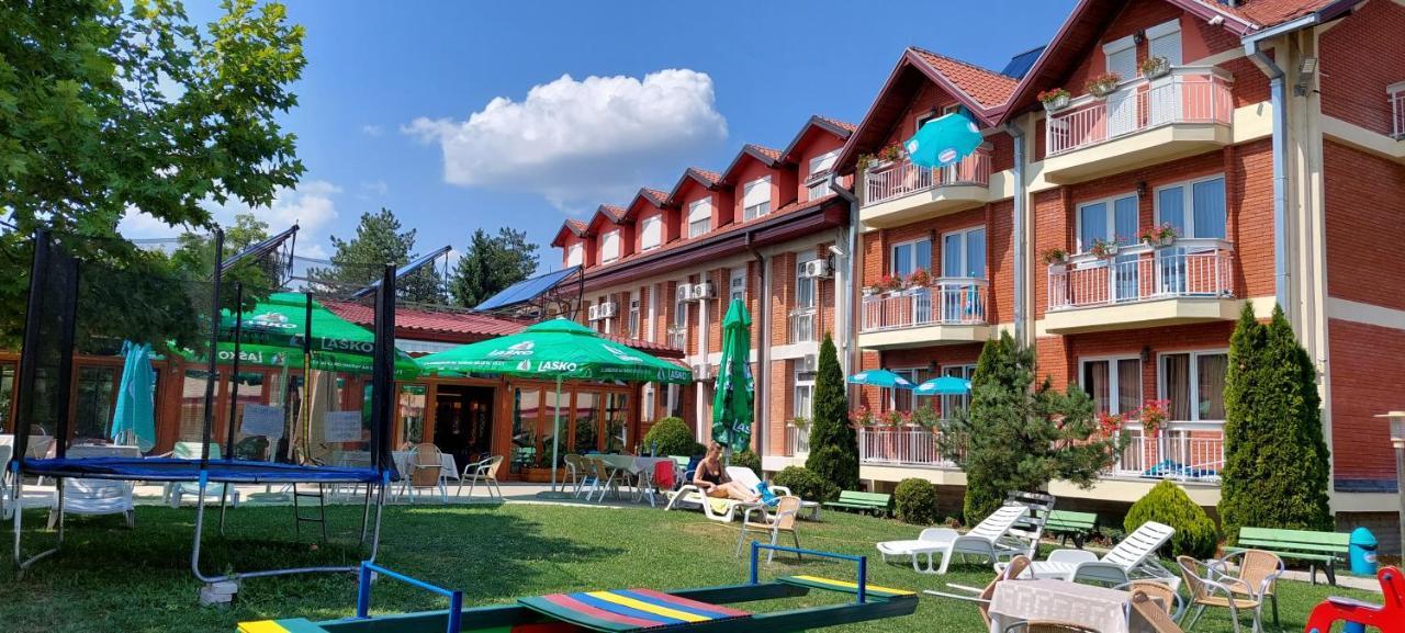 Hotel Ravni Gaj Knic Екстериор снимка