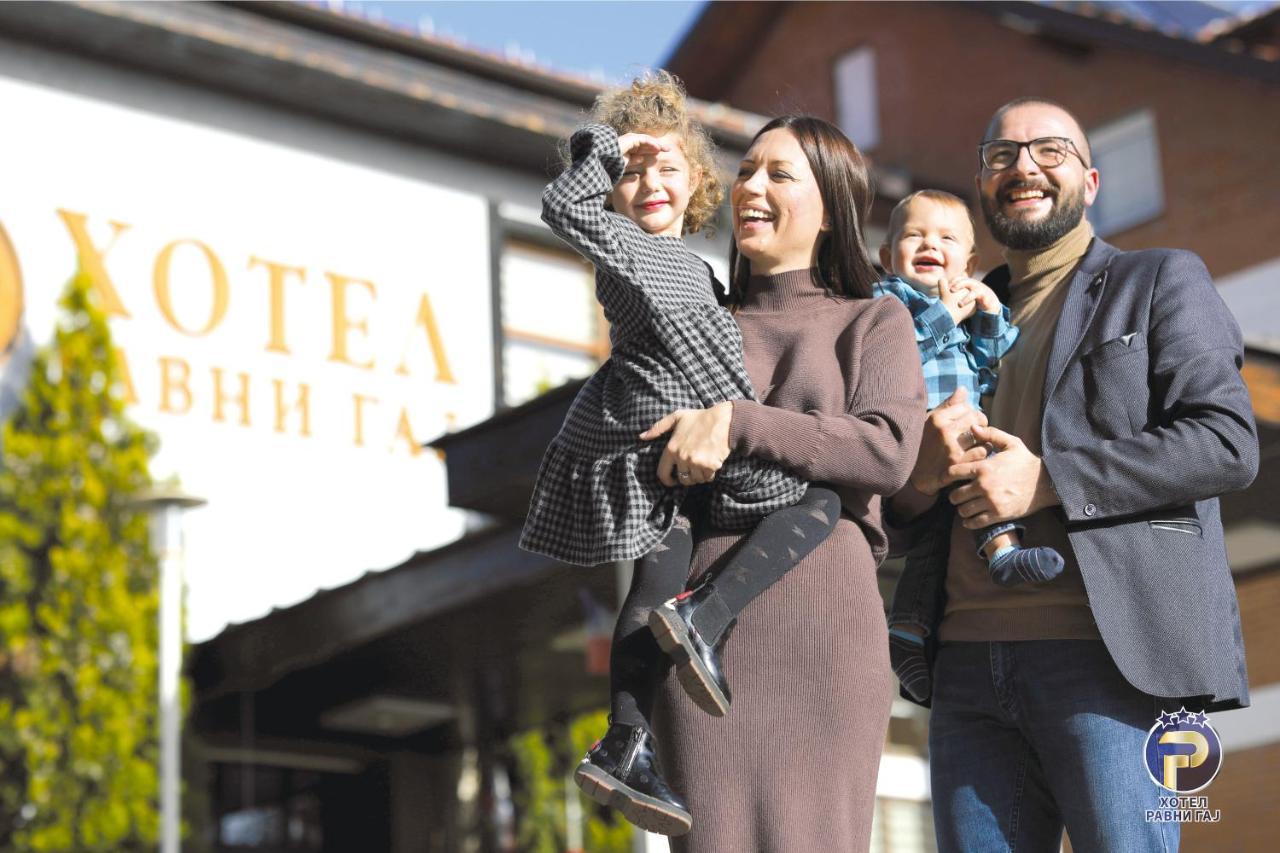 Hotel Ravni Gaj Knic Екстериор снимка