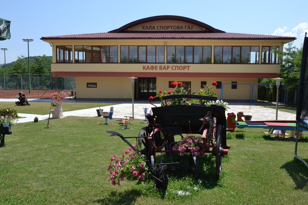 Hotel Ravni Gaj Knic Екстериор снимка