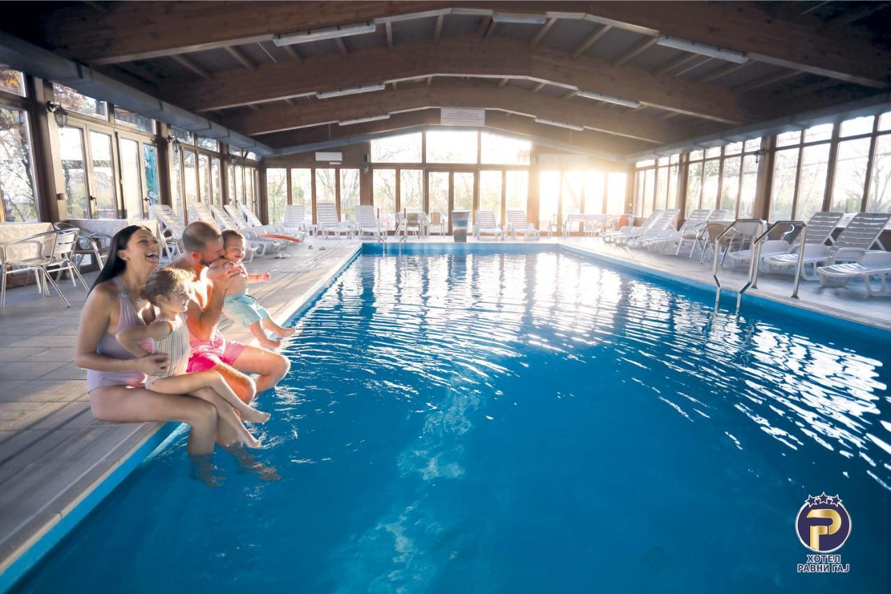 Hotel Ravni Gaj Knic Екстериор снимка