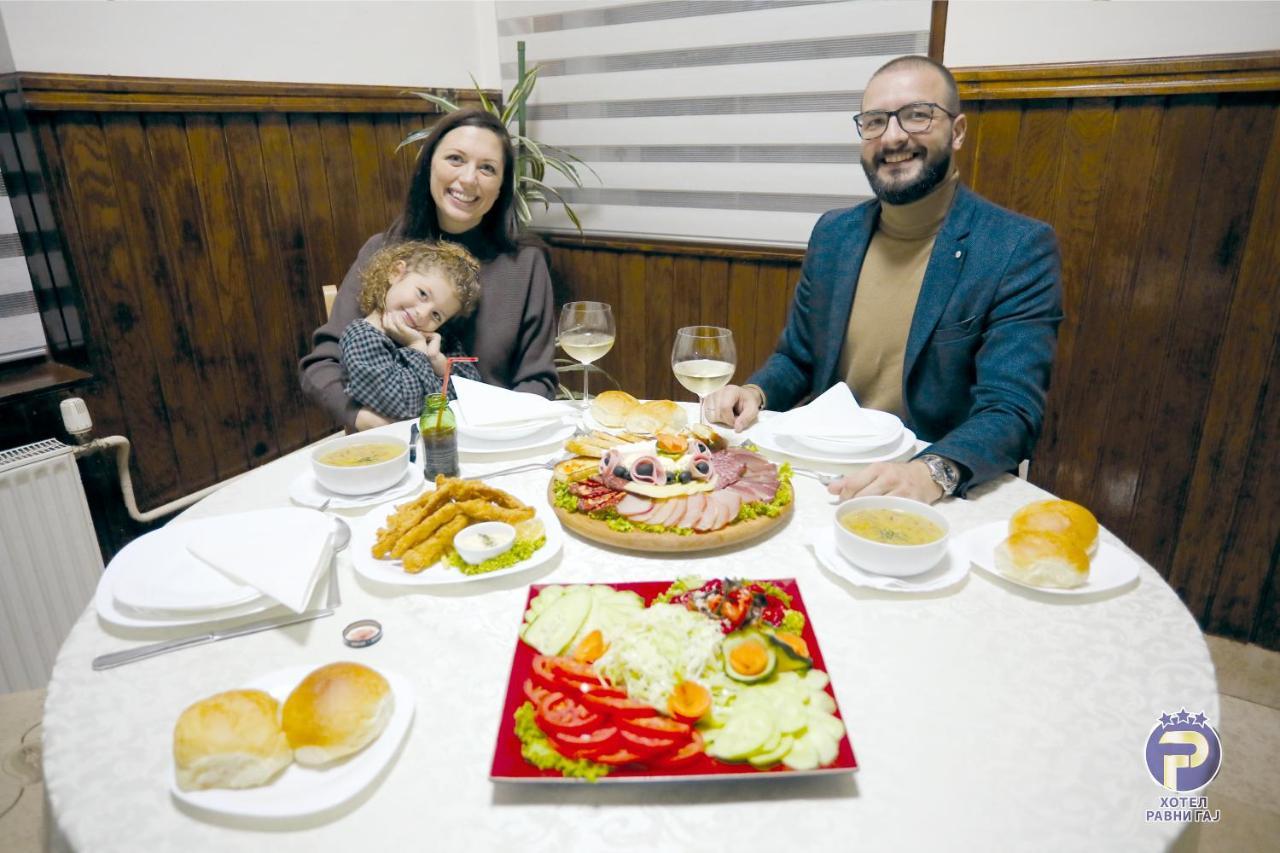 Hotel Ravni Gaj Knic Екстериор снимка