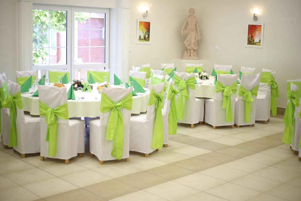 Hotel Ravni Gaj Knic Екстериор снимка