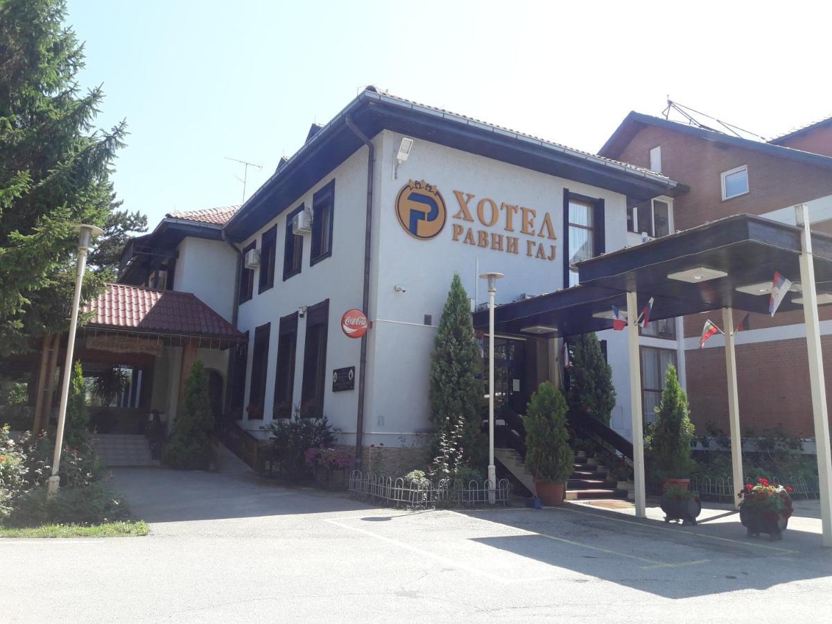 Hotel Ravni Gaj Knic Екстериор снимка
