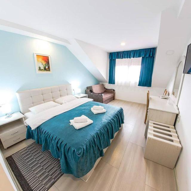 Hotel Ravni Gaj Knic Екстериор снимка