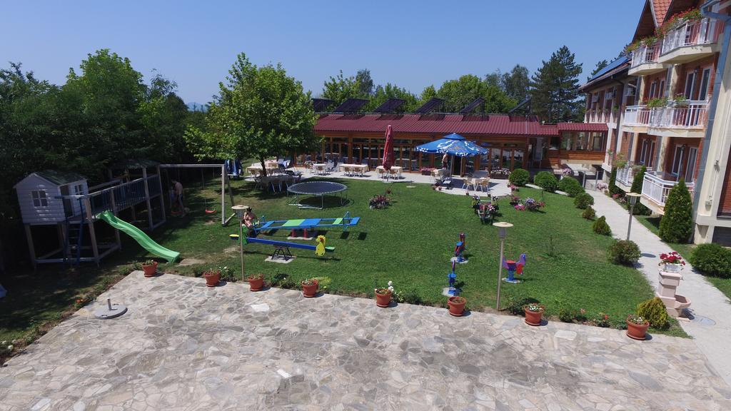 Hotel Ravni Gaj Knic Екстериор снимка
