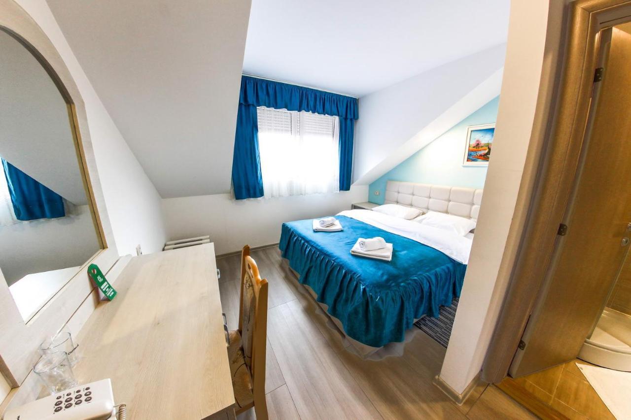 Hotel Ravni Gaj Knic Екстериор снимка